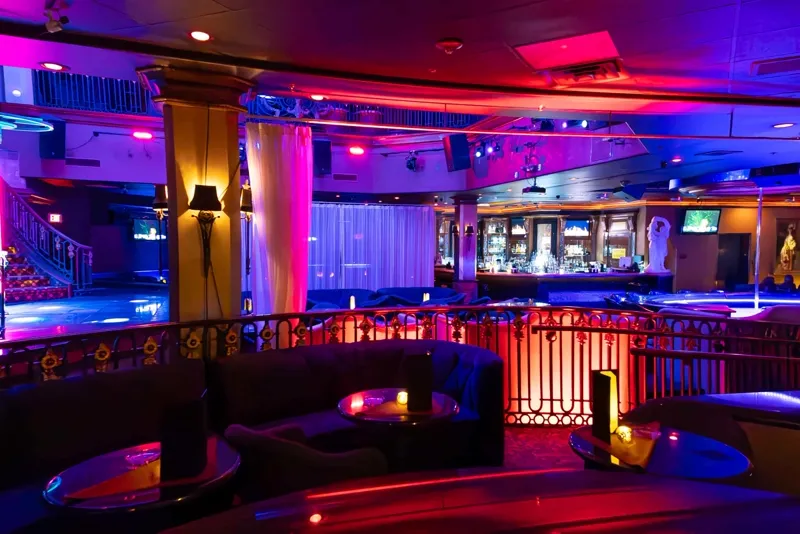 Treasures Las Vegas main room and stage